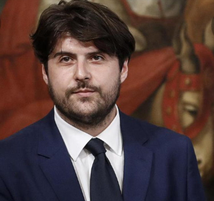 Buffagni a sostegno di Aiello: "Ci sono tanti calabresi liberi e onesti"