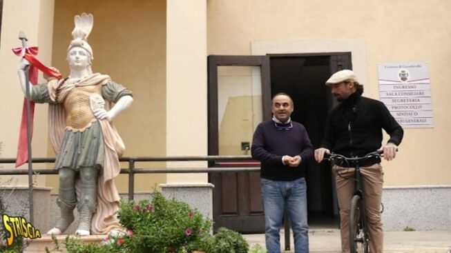 Guardavalle. Minacce al sindaco Giuseppe Ussia "statua dello scandalo"
