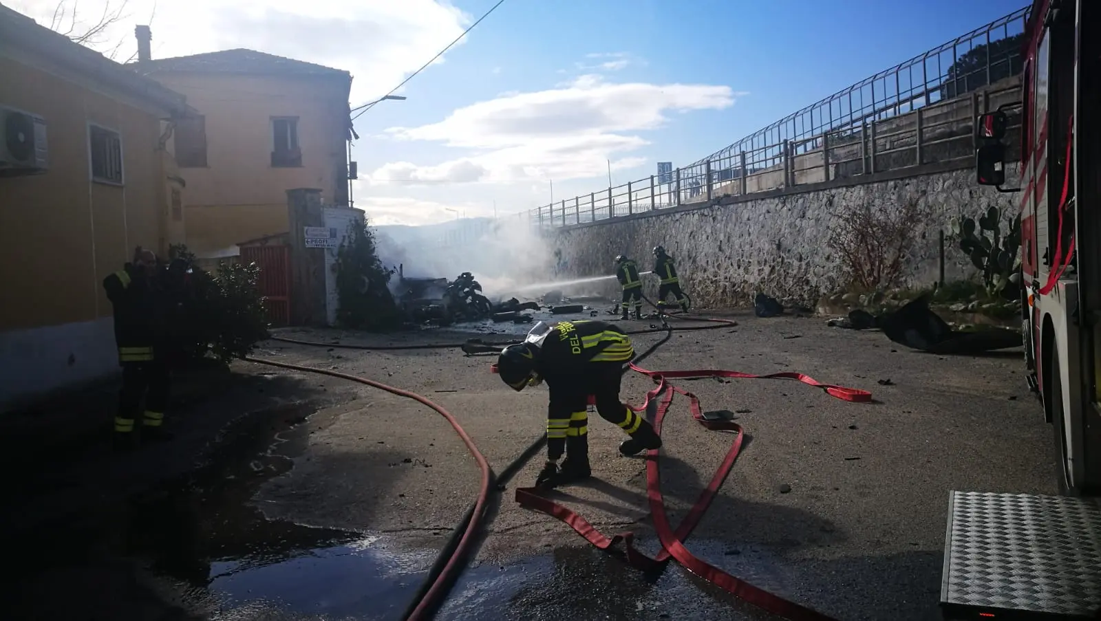 Catanzaro quartiere Lido, esplode furgone con bombole, un ferito