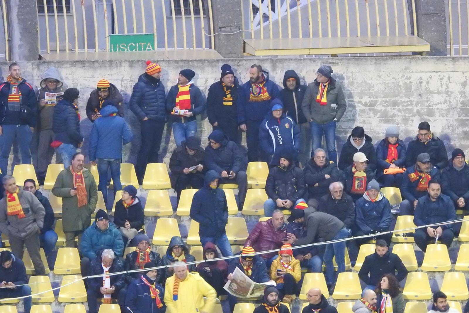 Calcio. Catanzaro-Monopoli 1-2, giallorossi sorpassati nel finale (con highlights)