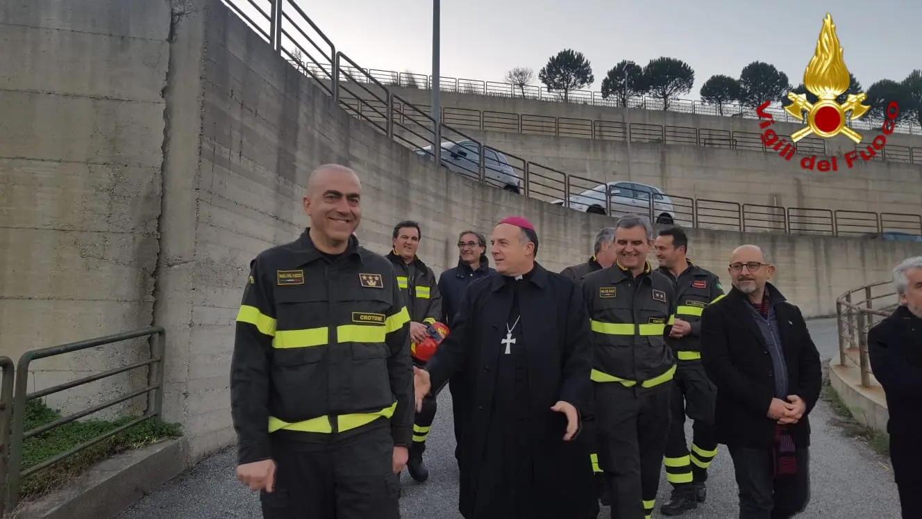 Visita dell’arcivescovo Mons Panzetta al Comando dei vigili del fuoco di Crotone