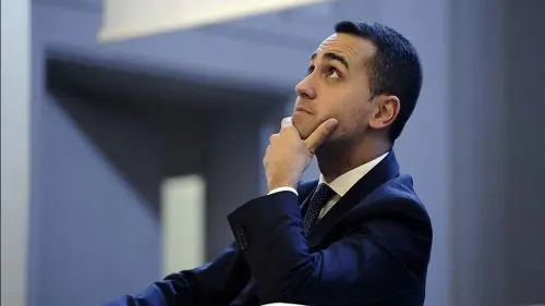 Di Maio medita di lasciare leadership M5s. Oggi vertice ministri M5s. Lasciano altri due deputati