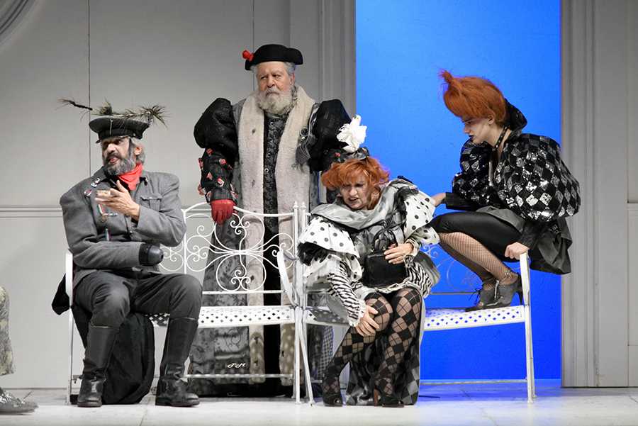 Lello Arena incanta la platea del Grandinetti con la commedia “Miseria e nobiltà” di Scarpetta