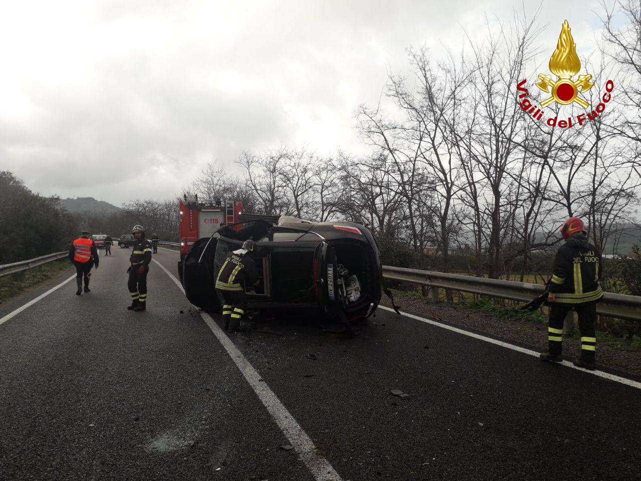 Brutto incidente. Scontro tra due auto, un morto e 4 feriti, due sono bimbi