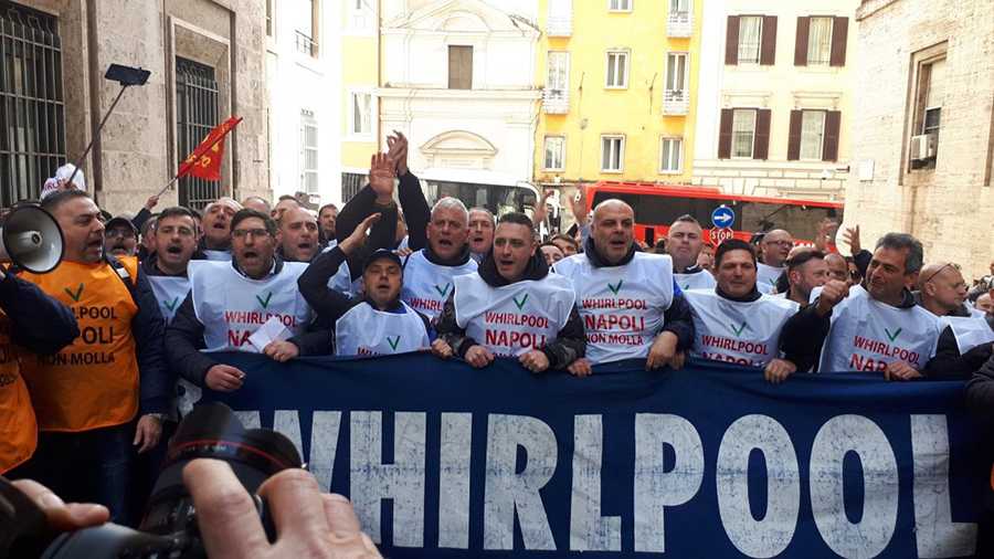 Whirlpool: confermato stop sito Napoli, scioperi da oggi