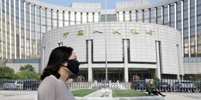 Crollano le borse cinesi, la Banca centrale immette sul mercato150 miliardi di yuan