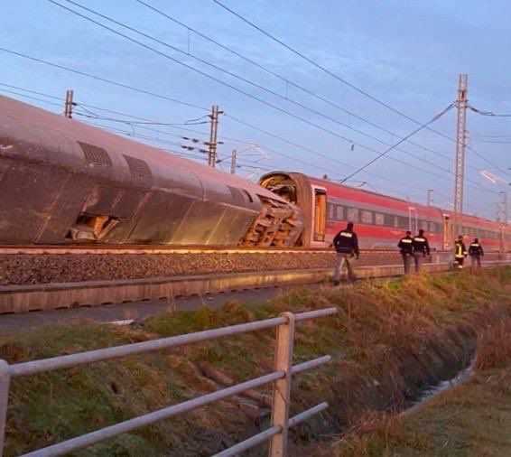 Tragedia Lodi. Treno deraglia a 290 km/h, sotto accusa lo scambio