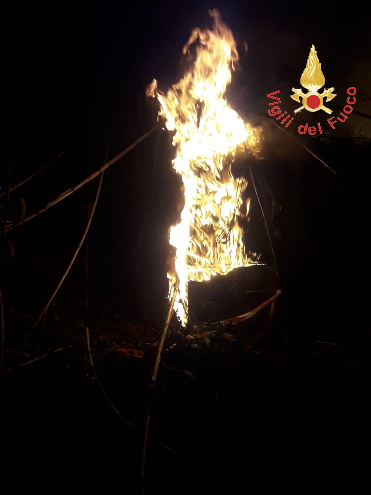 Gizzeria. Divampata Cabina Elettrica intervento dei VVF (Foto)