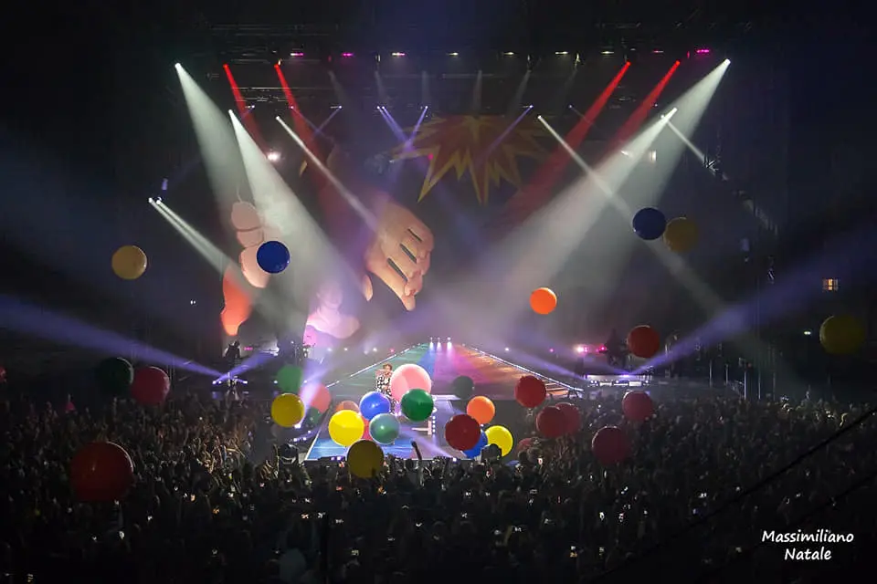 In oltre cinquemila al Palacalafiore di Reggio per il memorabile Megashow di Mika (Foto)