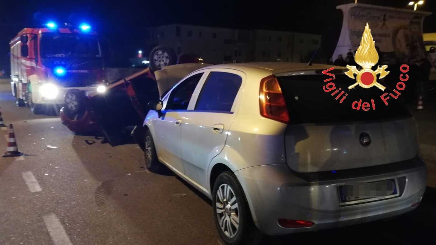 Rocambolesco incidente a Lamezia Terme, intervento dei VVF