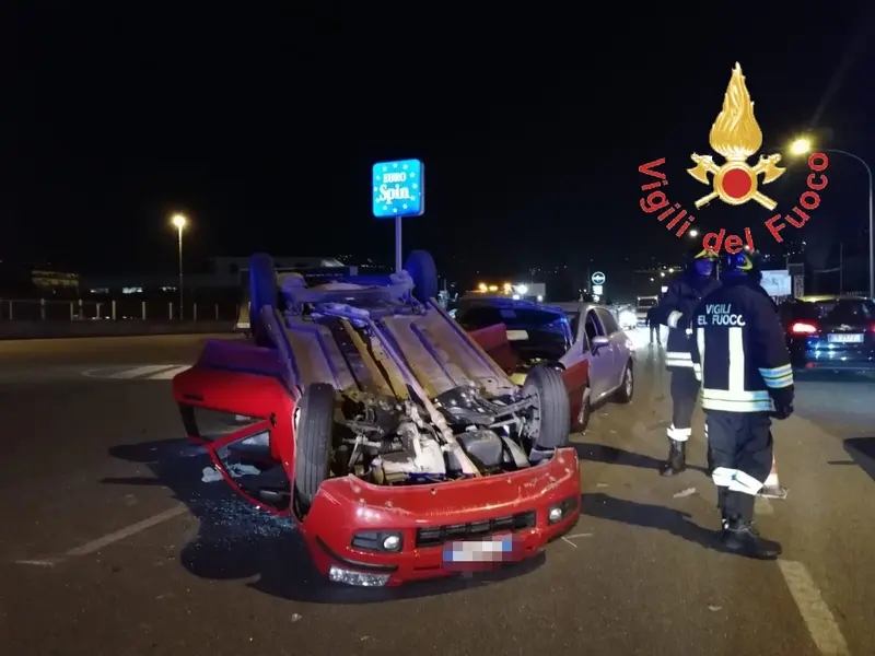 Rocambolesco incidente a Lamezia Terme, intervento dei VVF