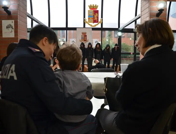 San Valentino. Insieme alla Polizia di Stato... “questo non è amore”