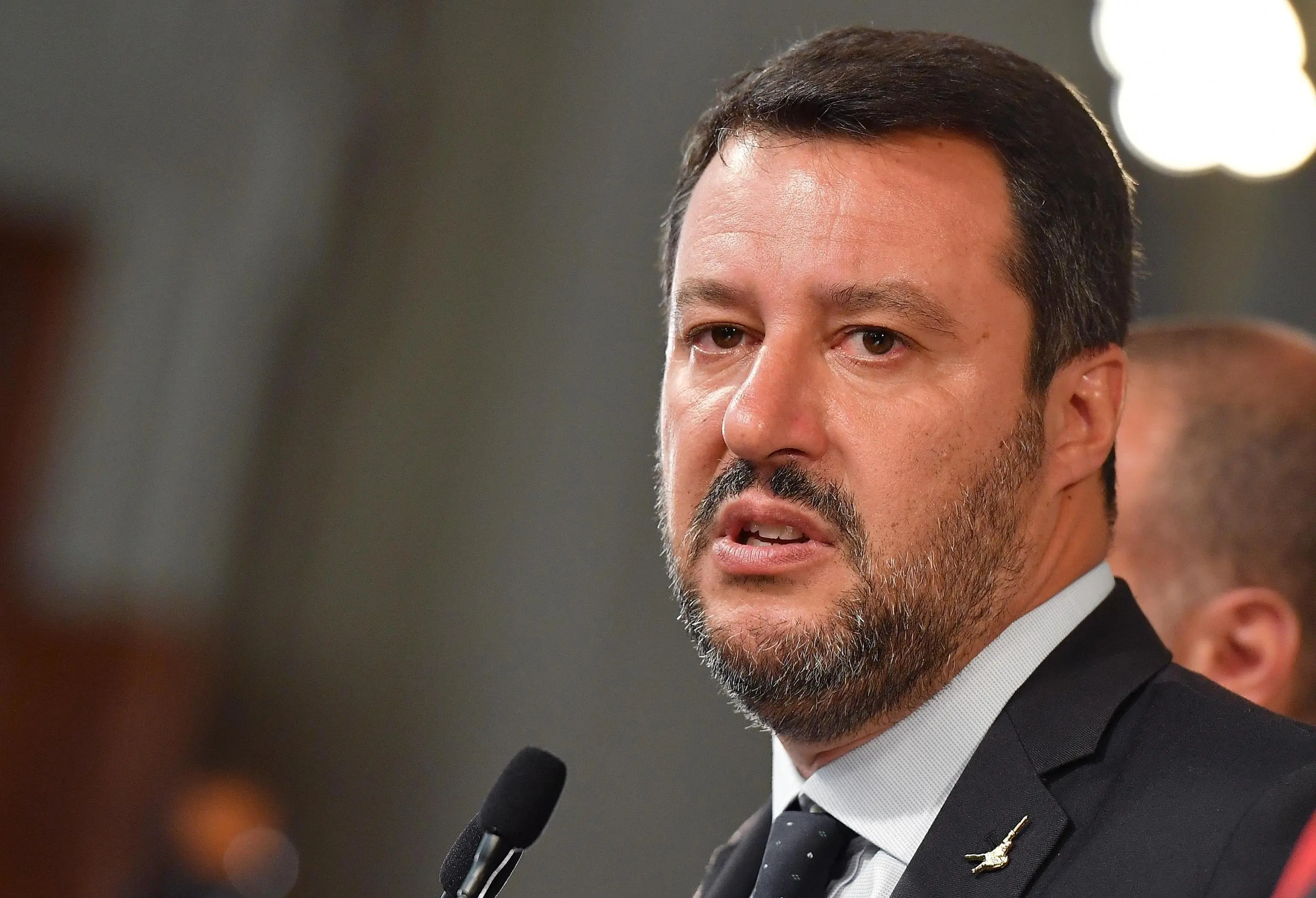 Governo: Salvini, c'è gente pericolosa che massacra di tasse