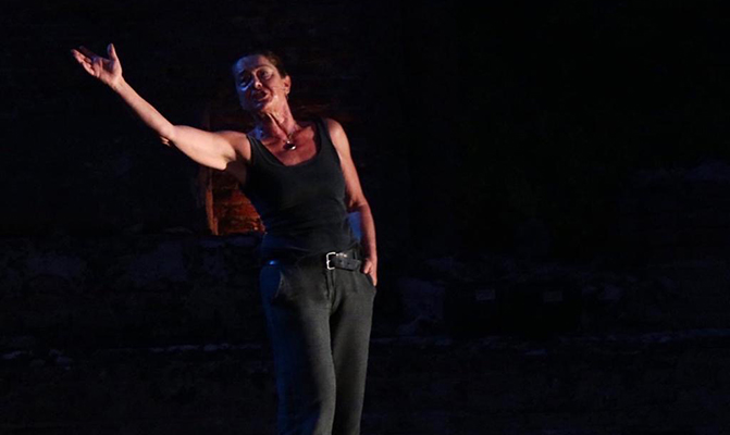 AMA Calabria, a Catanzaro la forza narrativa di Monica Guerritore