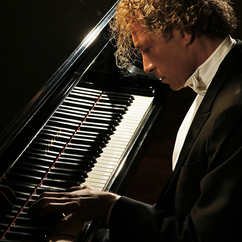 Amici della Musica, a Catanzaro il pianista Paolo Restani