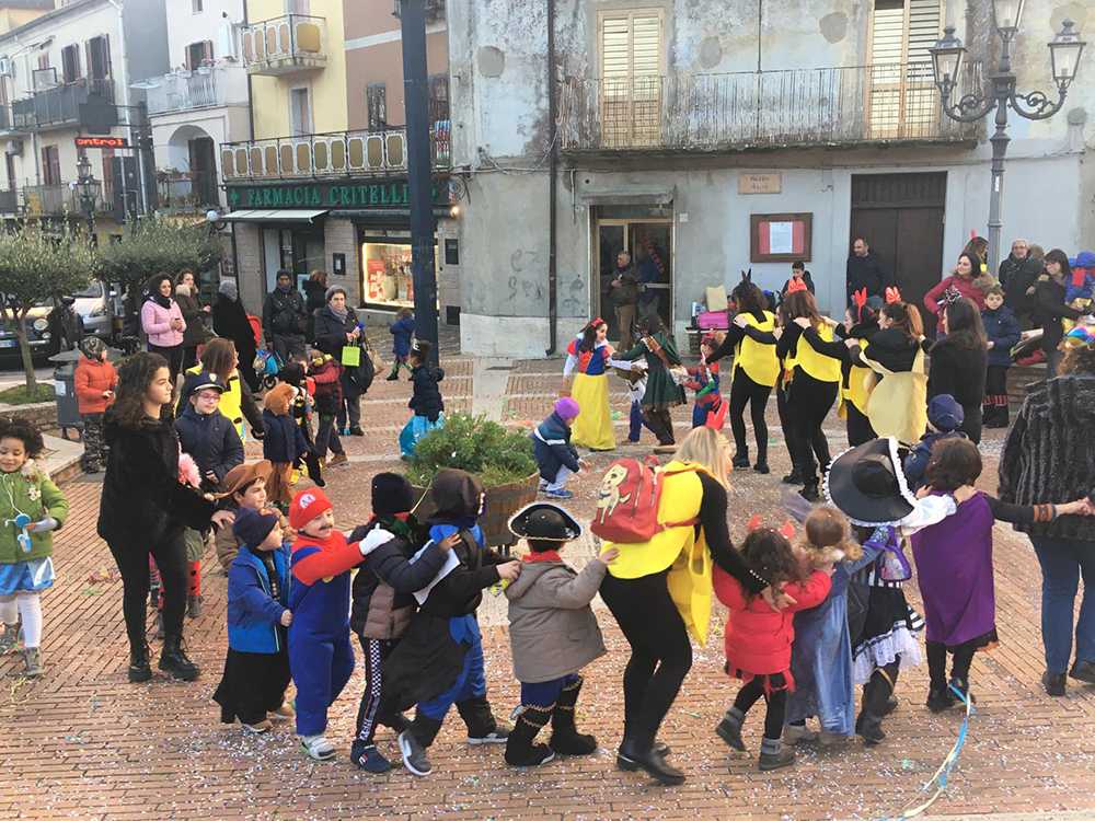 Tiriolo (CZ). Carnevale 2020. Amministrazione e Gaia con allegria musica, balli e palloncini (Foto)