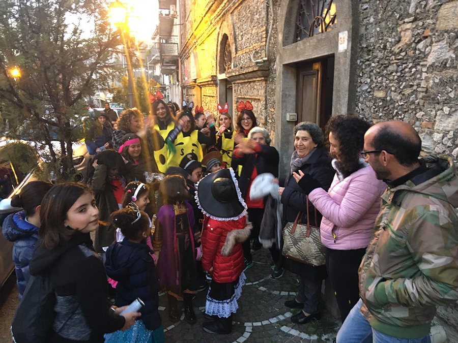 Tiriolo (CZ). Carnevale 2020. Amministrazione e Gaia con allegria musica, balli e palloncini (Foto)