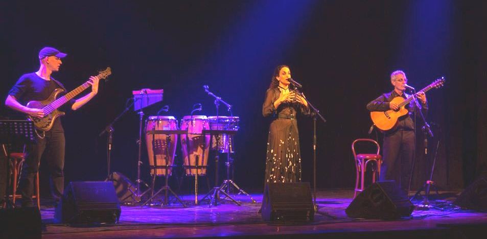 Grandi emozioni per il concerto di Noa al Teatro Comunale Grandinetti di Lamezia