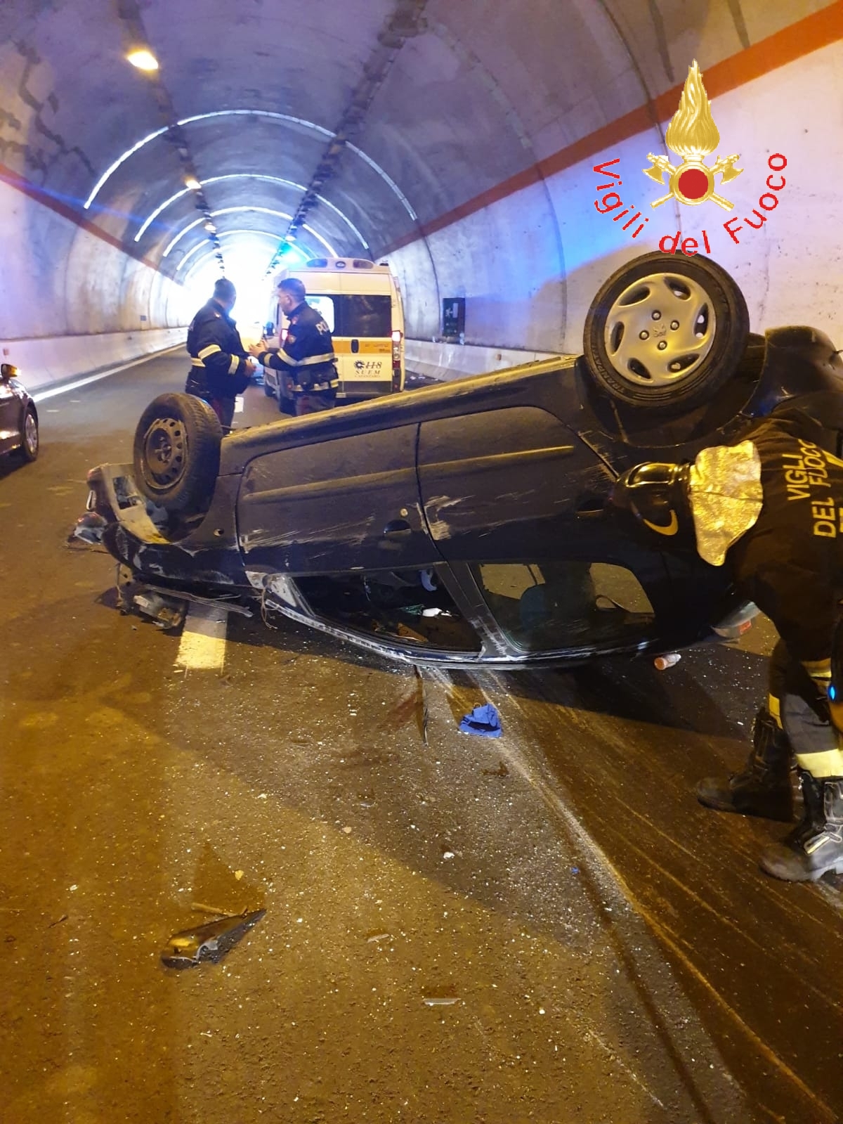Incidente Stradale, SS106 tra Borgia e Squillace, 4 adulti e 5 bambini intervento dei VVF, Suem118