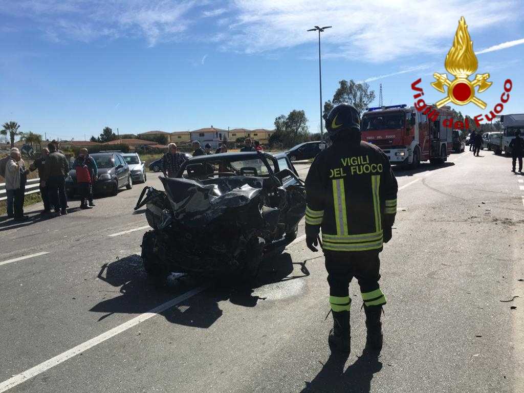 Incidente stradale, SS106 zona Gabella (KR) bilancio tre feriti intervento dei VVF