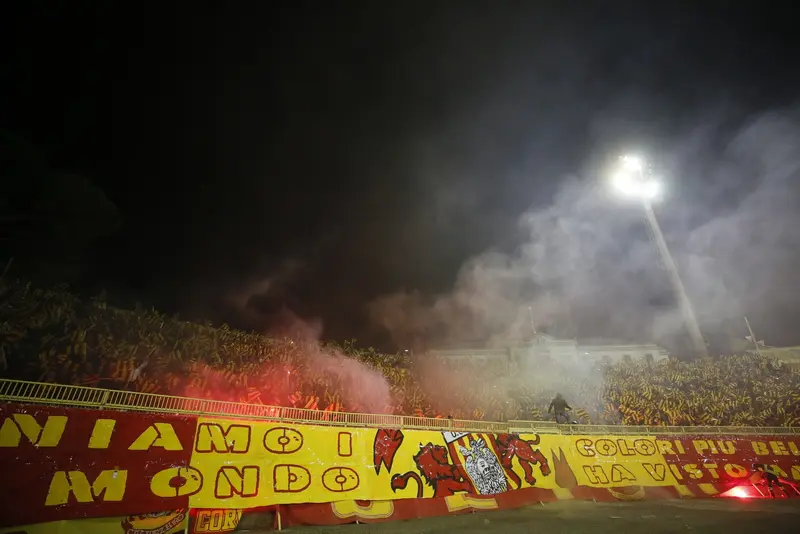 Calcio. Derby di Calabria. Catanzaro-Reggina 0-1, decisivo Rivas nella ripresa con highlights