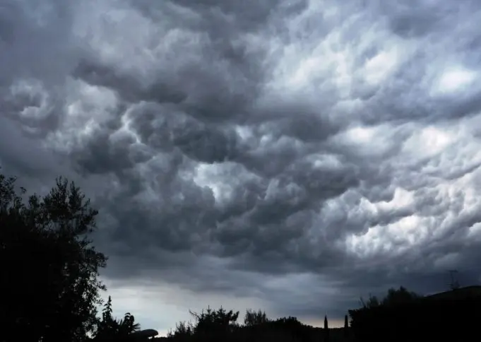 Meteo: in arrivo forte perturbazione, rischio nubifragi