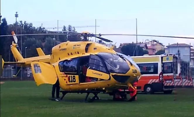 Auto in canalone, due feriti, la ragazza incita trasportata in elisoccorso all'ospedale Maggiore