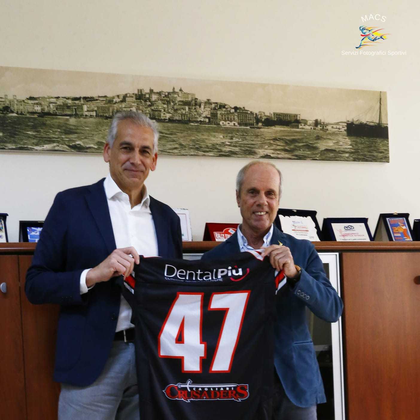 Crusaders Cagliari: una maglia per gli assessori allo sport di Regione e Comune