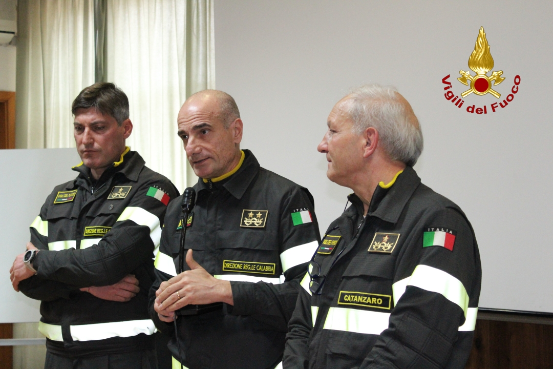 Cambio di guardia al comando vigili del fuoco di Catanzaro (Foto)