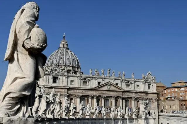 Coronavirus Covid19, stravolge vita Chiesa. Nuove misure Vaticano, Sotto fari Angelus e udienze Papa