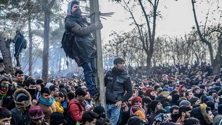 Scontri al confine greco-turco: lanciati lacrimogeni sui migranti