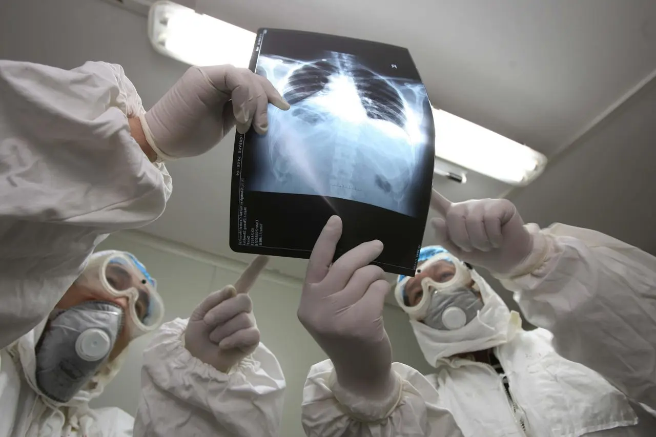 Coronavirus: Iss, un positivo su 5 ha tra 19 e 50 anni