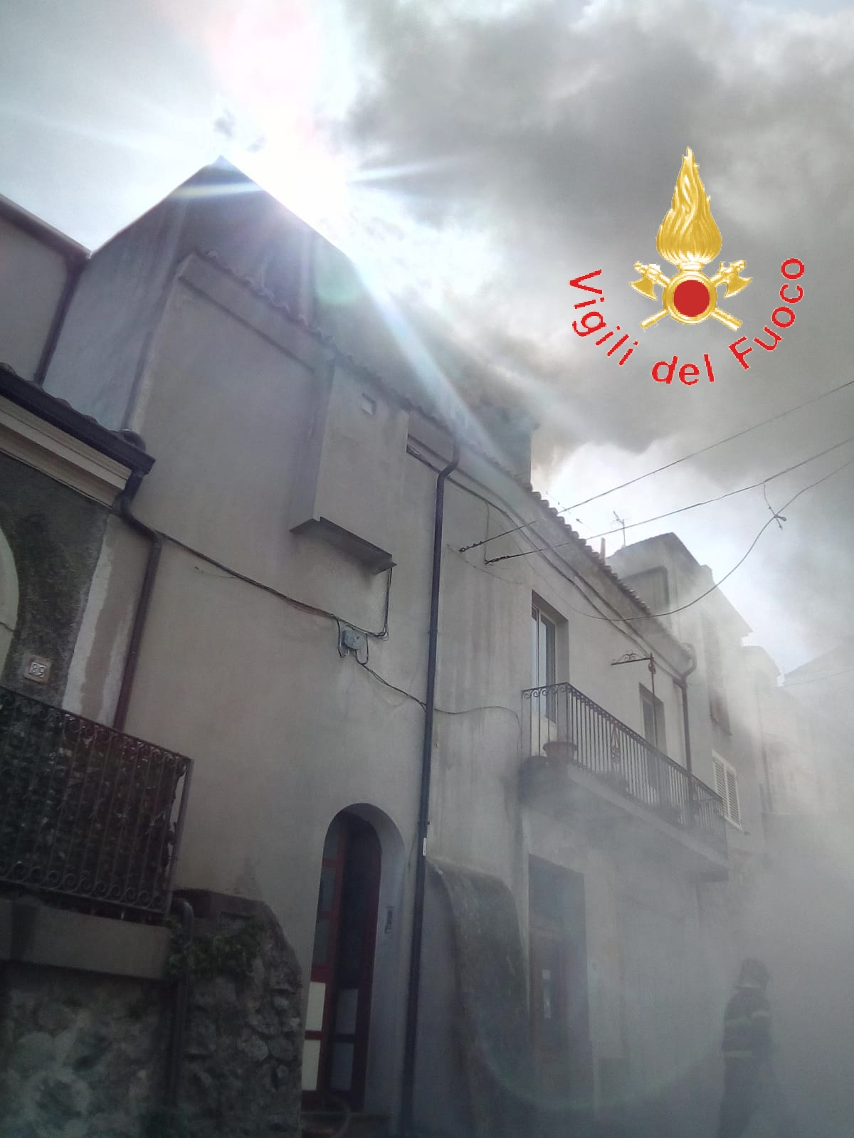 Rogo in casa nel catanzarese, padre e figlio trasportati in ospedale intervento dei VVF