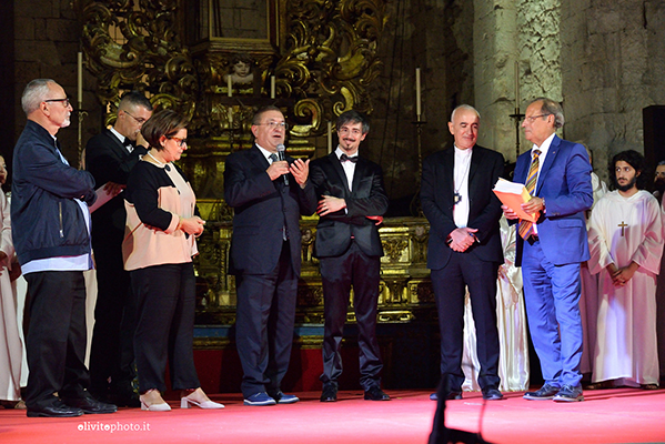 A San Giovanni in Fiore flash mob per Dante Alighieri e Gioacchino da Fiore