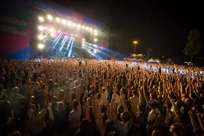 Coronavirus: in fumo 160 mln tra live e discografia