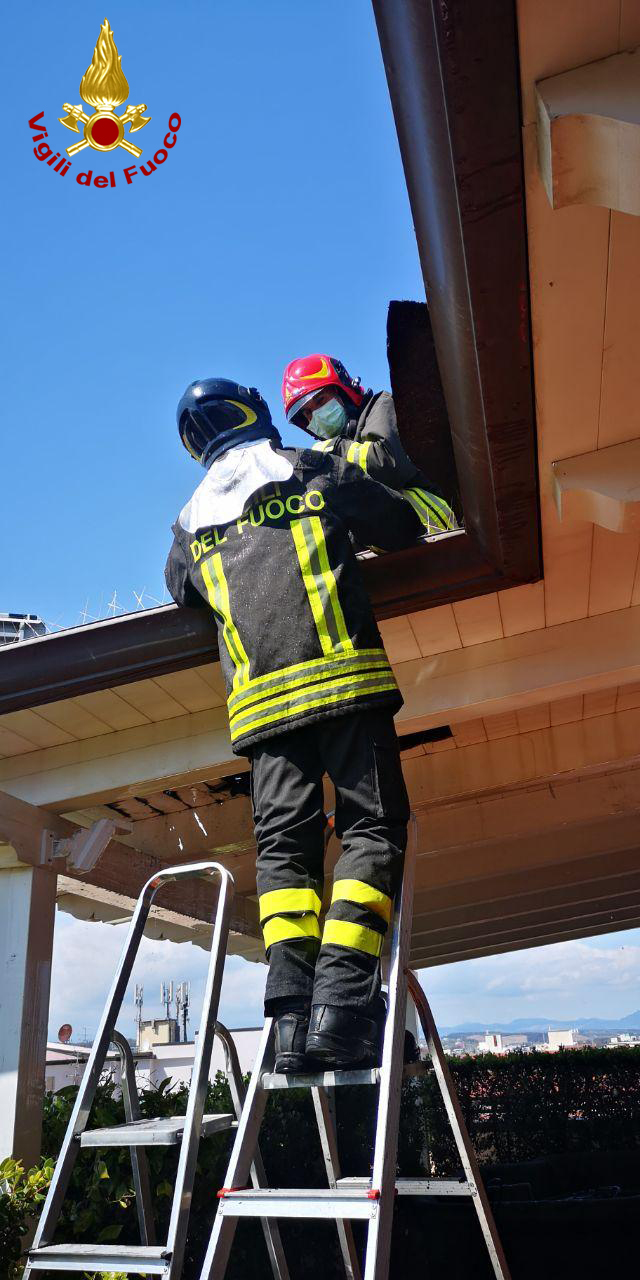 Emergenza Covid-19 Supporto dei Vigili del Fuoco ai Comuni. "Incendio Tettoia Appartamento" (Video)