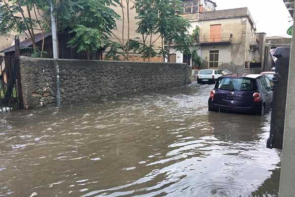 Maltempo: frane e smottamenti nel vibonese, chiusa tratto SS18. Ecco le previsioni