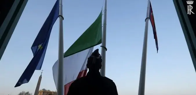 Coronavirus: bandiera a mezz'asta a Colle e Torrino tricolore (Video)