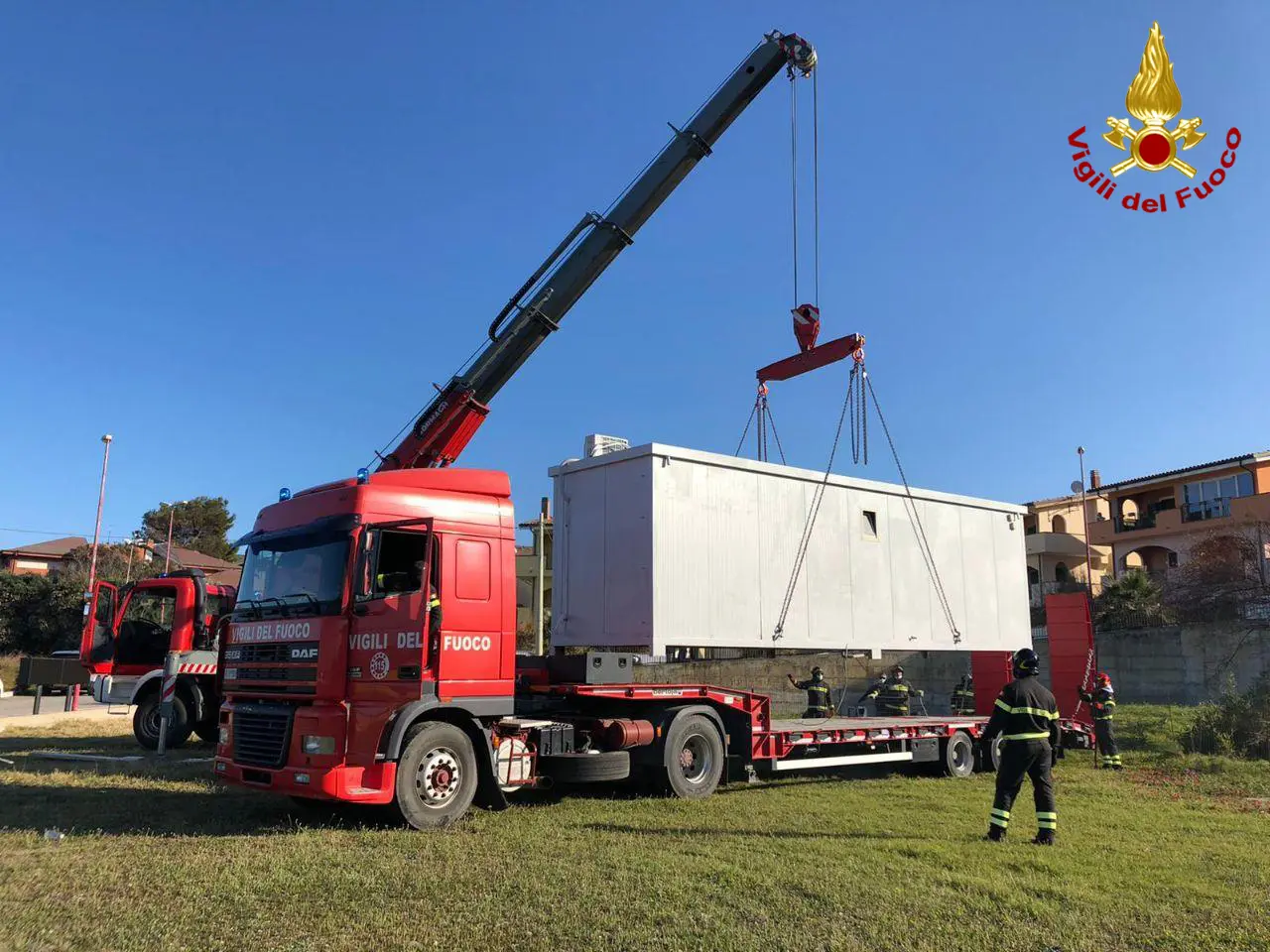 Covid-19, VVF. Consegna container Ospedale Civile di Crotone (Foto e Video)