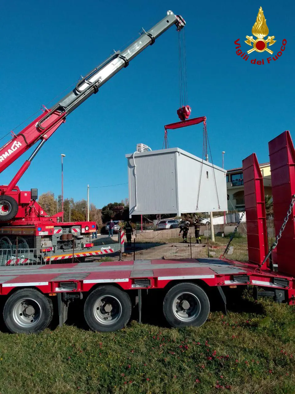 Covid-19, VVF. Consegna container Ospedale Civile di Crotone (Foto e Video)