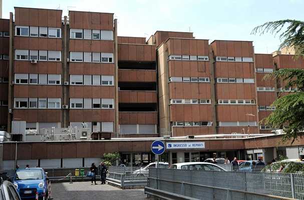 Coronavirus: Due infermieri professionali a positivi Covid-19 all'ospedale di Reggio Calabria