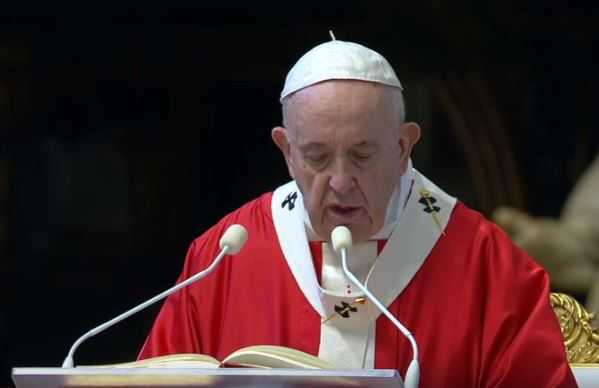 Papa celebra Palme in San Pietro vuota, cita 'veri eroi' (Video)