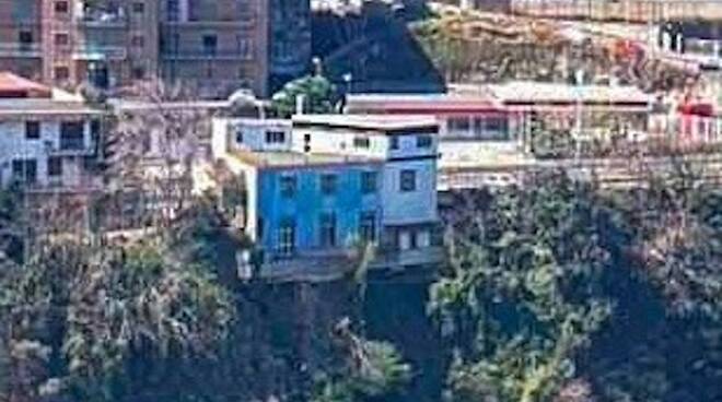 Catanzaro, pericolo imminente per Edificio. Sopralluogo dei tecnici del comune e VVF