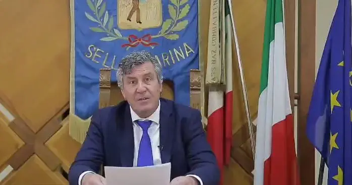 Sellia Marina. Gli Auguri di Buona Pasqua del Sindaco Francesco Mauro (Video messaggio)