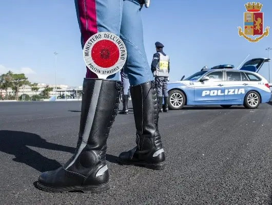 Catanzaro Polizia di Stato salva un uomo che voleva suicidarsi a causa di difficoltà economiche.