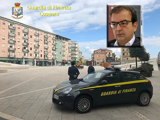 Sequestrata piazza Carlo Bilotti (CS): 13 avvisi garanzia, c'è sindaco Cosenza