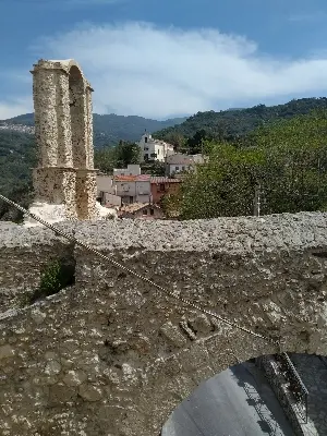 Falerna: Castiglione Marittimo, Borgo che resiste e che osanna l'amore per la vita