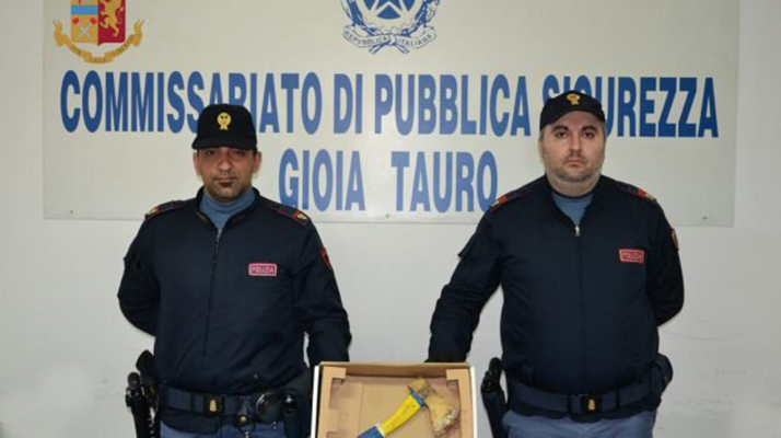 Calabria. Aggredisce con un'accetta vicino dopo diverbio, arrestato da PS