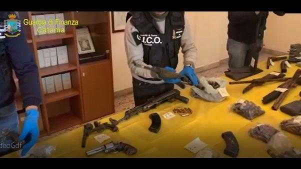Droga e armi, 25 arresti della Gdf di Catania. Traffico cocaina, marijuana, hashish e crack