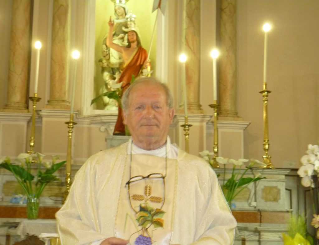 Don Pino Latelli «nel mese mariano apriamo il cuore al Rosario in famiglia»